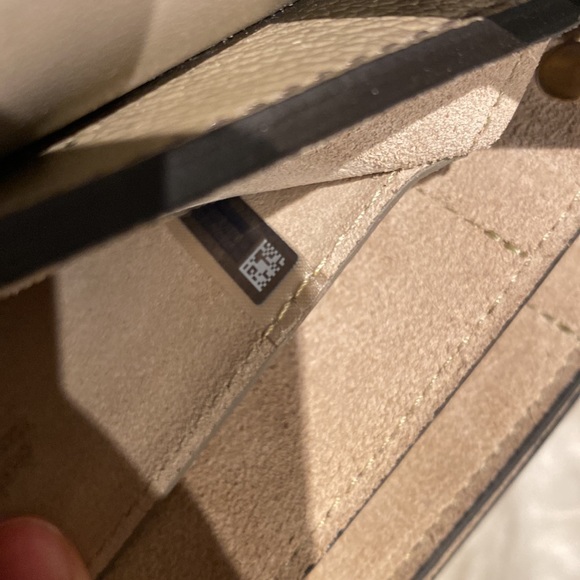 Chloe Faye Cross Body - Picture 7 of 9